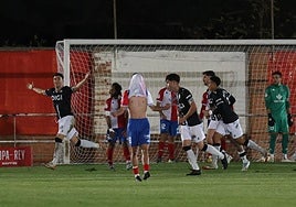 Iván Martínez celebra el gol que llevó el partido a la prórroga.