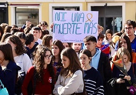 Detalle de algunos de los estudiantes que han acudido a la manifestación en Fuente Dorada.