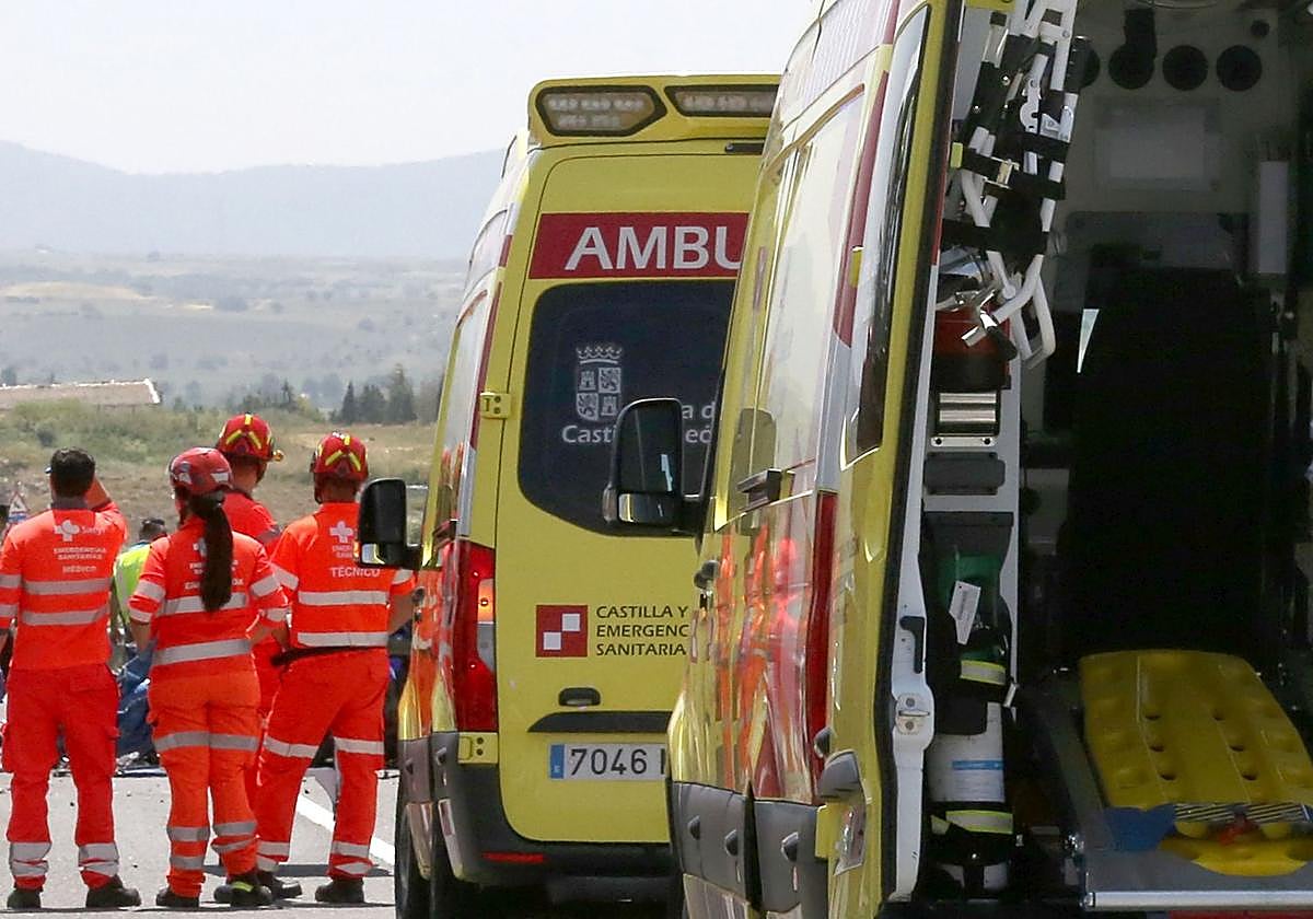 Imagen de archivo de ambulancias en un accidente ocurrido en Segovia.