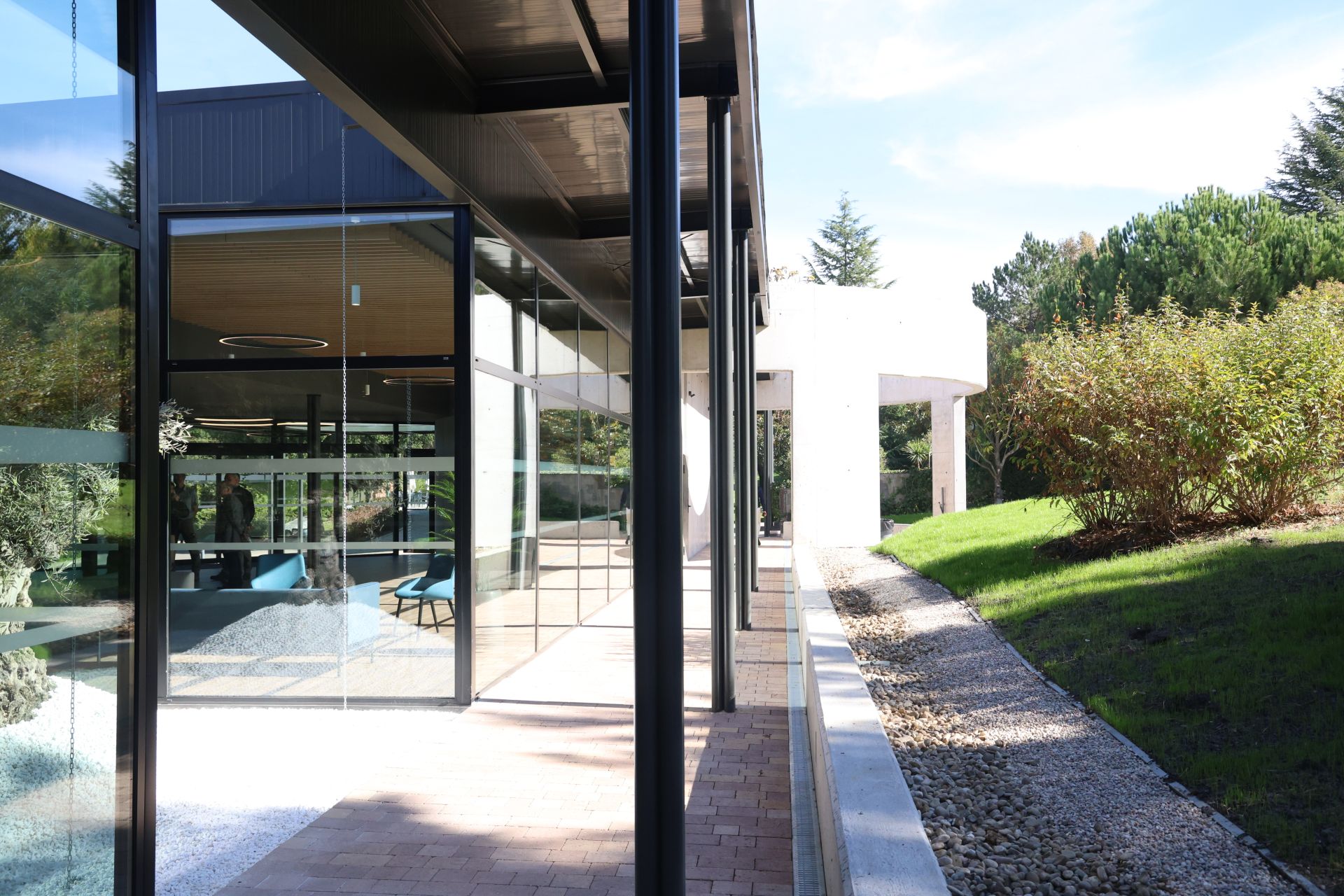 En imágenes la ampliación y reforma del tanatorio de las Contiendas