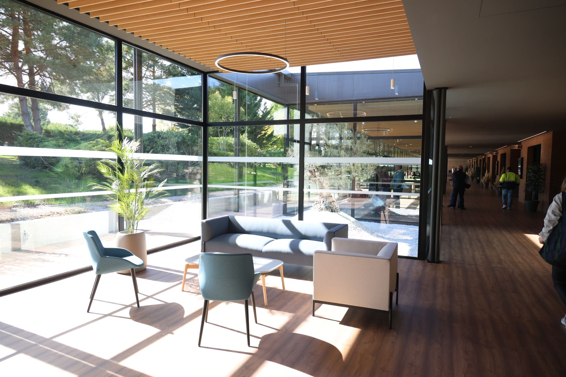 En imágenes la ampliación y reforma del tanatorio de las Contiendas