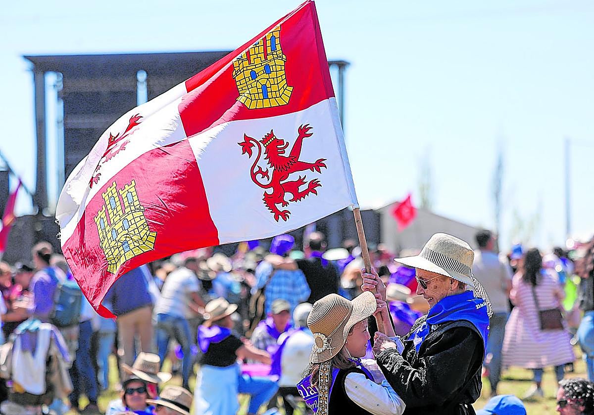 La bandera de Castilla y León en la celebración del Día de Villalar.