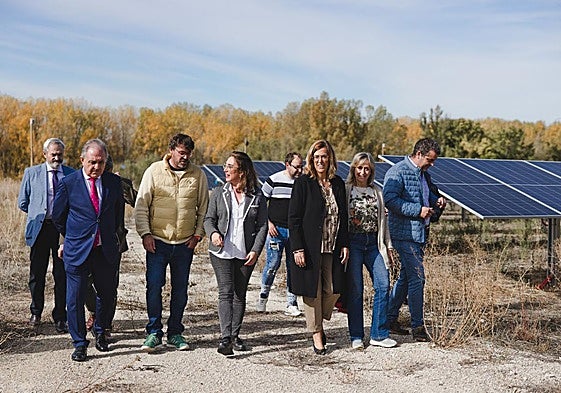 Visita de la consejera de Agricultura a la planta fotovoltaica de la Comunidad de Regantes de San Isidro.
