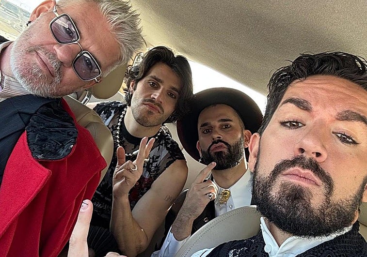 Fito Robles, a la derecha, con el resto de la banda, este martes en Hornillos de Cerrato.