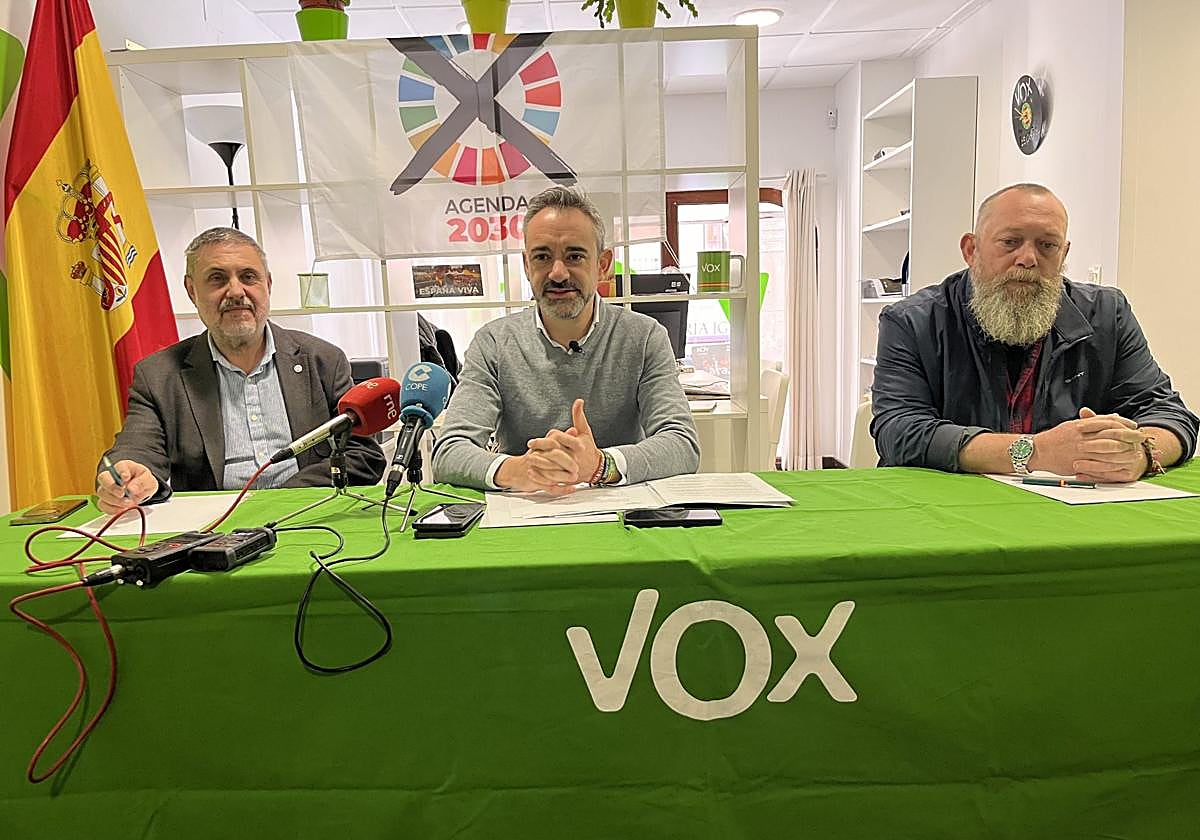 Los responsables de Vox Matías Recio, David Hierro y Luis Carlón.