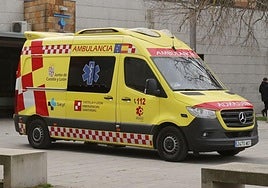 Imagen de archivo de una ambulancia en Palencia.