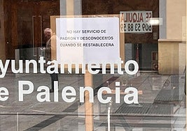 Cartel informativo en las dependencias del Ayuntamiento.