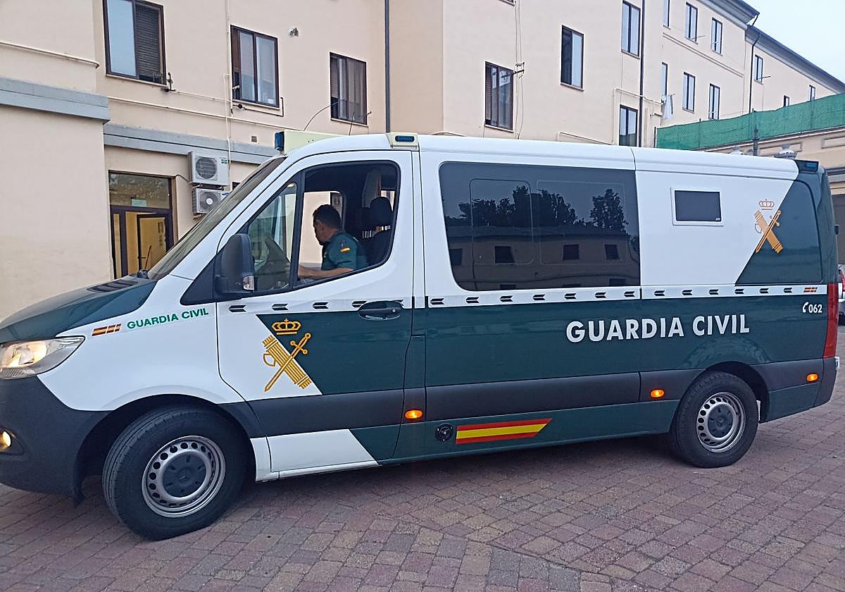 Furgón de la Guardia Civil.