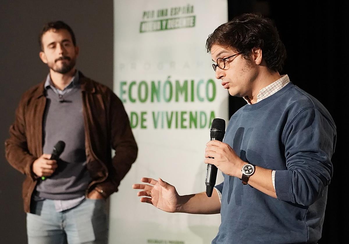 Los portavoces de Economía y de Vivienda de Vox en el Congreso, José María Figaredo y Carlos Hernández Quero, presentan el programa económico y de vivienda de Vox en Valladolid.