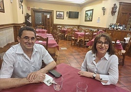 Luis Ángel Santamaría y Pilar Díaz en el comedor del restaurante Santamaría