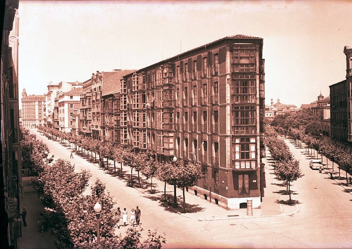 Imagen secundaria 1 - Fotografías antiguas de los lugares donde actuaron los exhibicionistas de 1905: el Campo Grande, las calles Muro y Gamazo y las inmediaciones de San Nicolás.