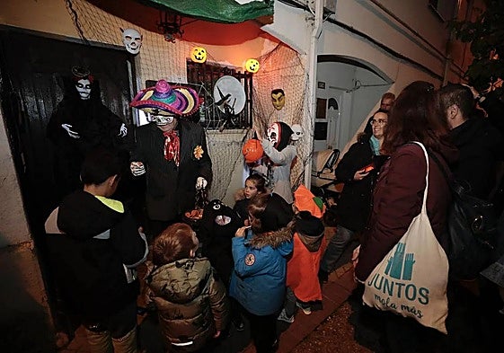 Celebración de Halloween en 2024 en el barrio de Girón.