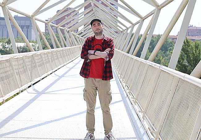 Antonio Alonso en la pasarela del Museo de la Ciencia.