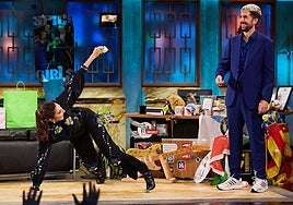 Paz Padilla con David Broncano en 'La Revuelta'.