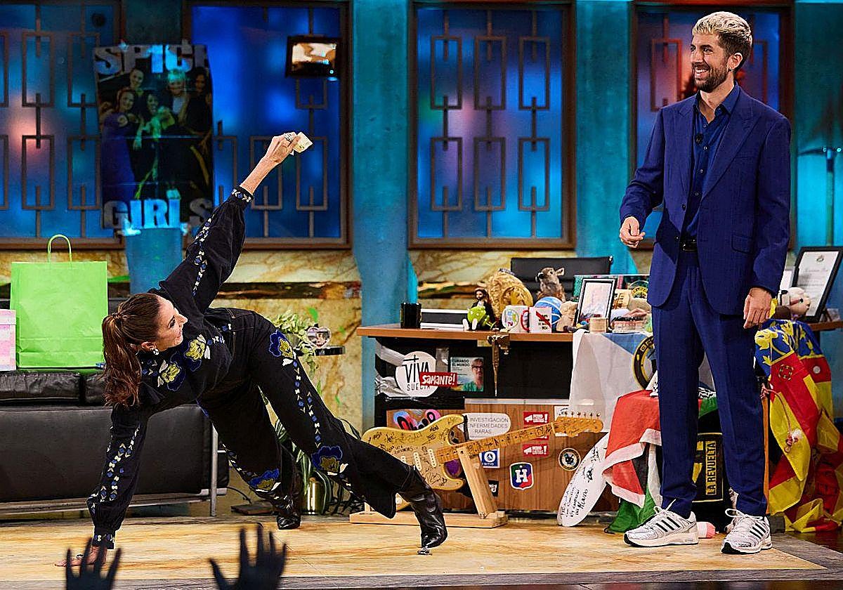 Paz Padilla con David Broncano en 'La Revuelta'.