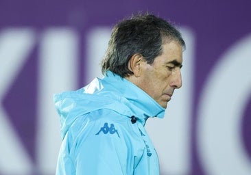 Guillermo Almada quiere ganar al Granada en Zorrilla «por la vía que sea»