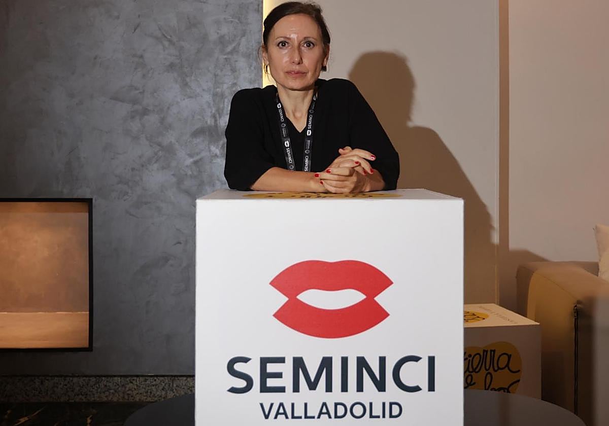 María Ruido, responsable tras la cámara del ensayo visual 'La fábrica y el sexo'.