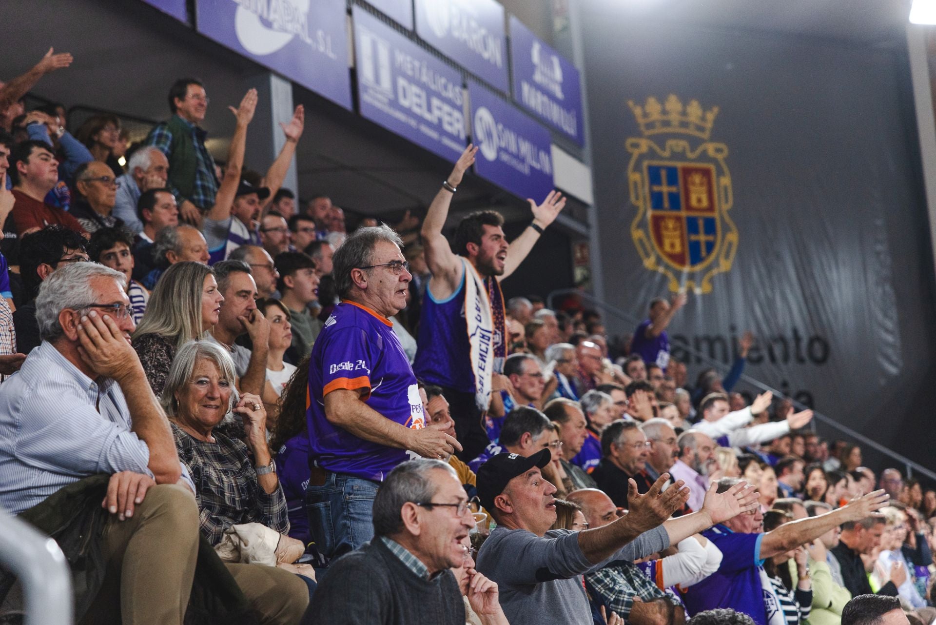 Búscate en las gradas del Súper Agropal Palencia-Alicante