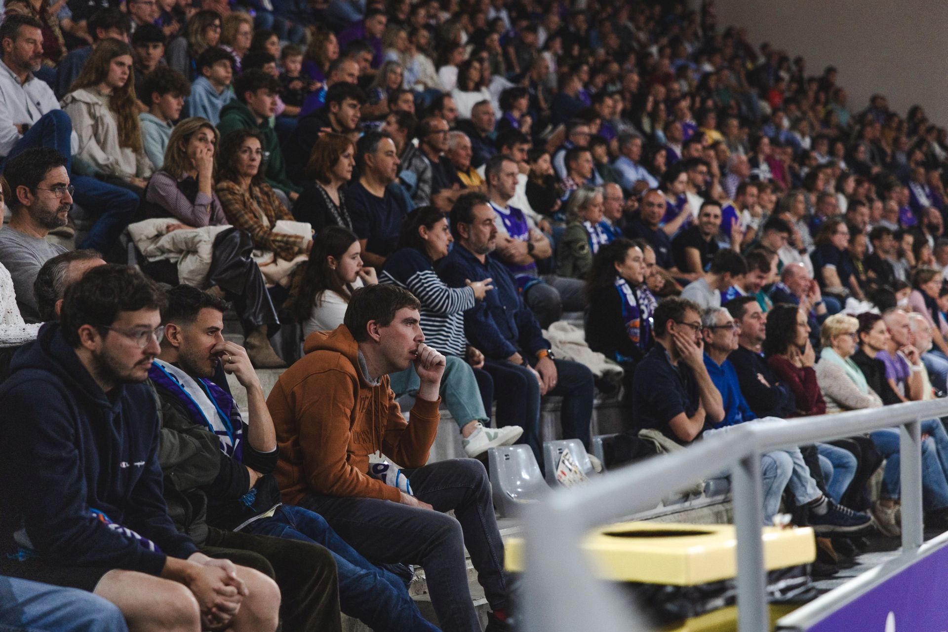 Búscate en las gradas del Súper Agropal Palencia-Alicante