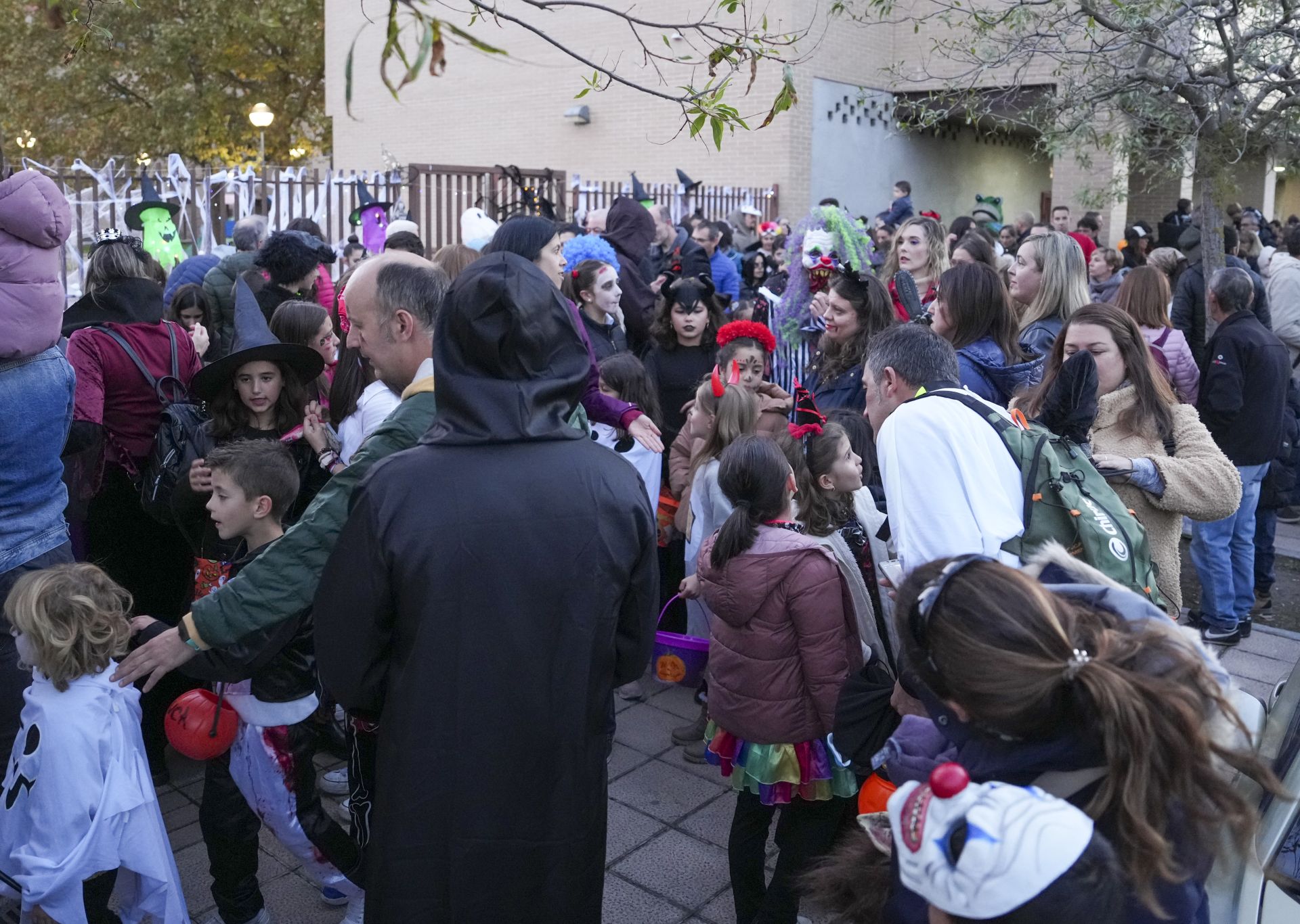 En imágenes el desfile de Halloween en Los Santos Pilarica