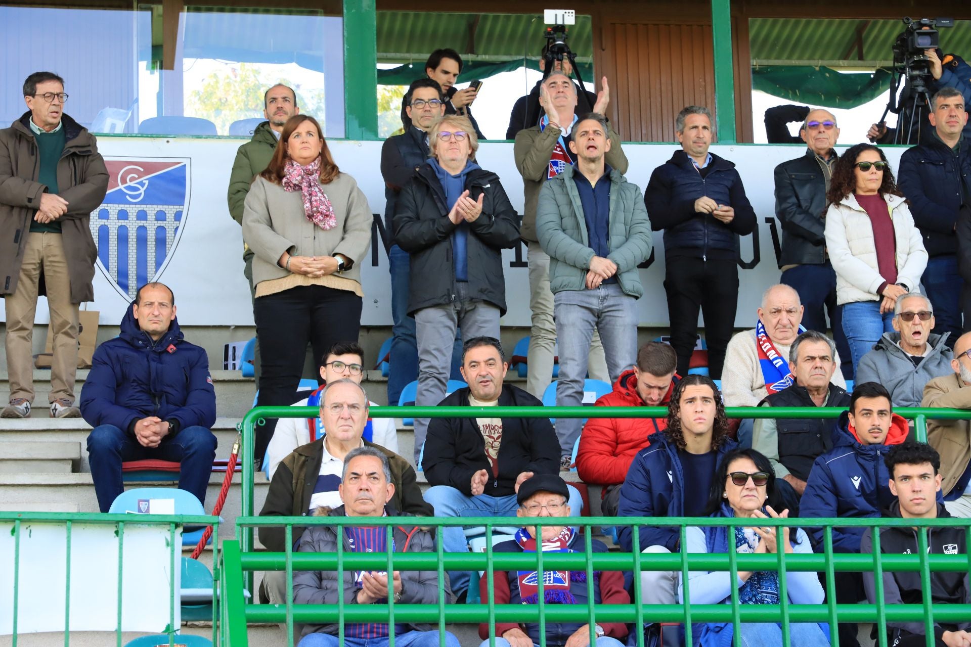Búscate en las gradas de La Albuera durante el partido de la Segoviana