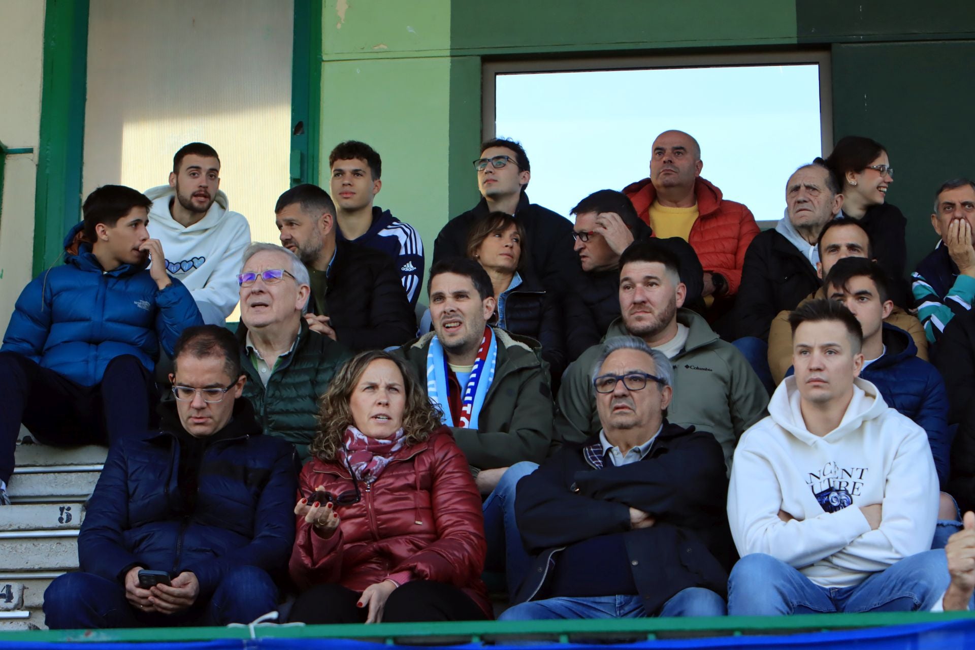 Búscate en las gradas de La Albuera durante el partido de la Segoviana