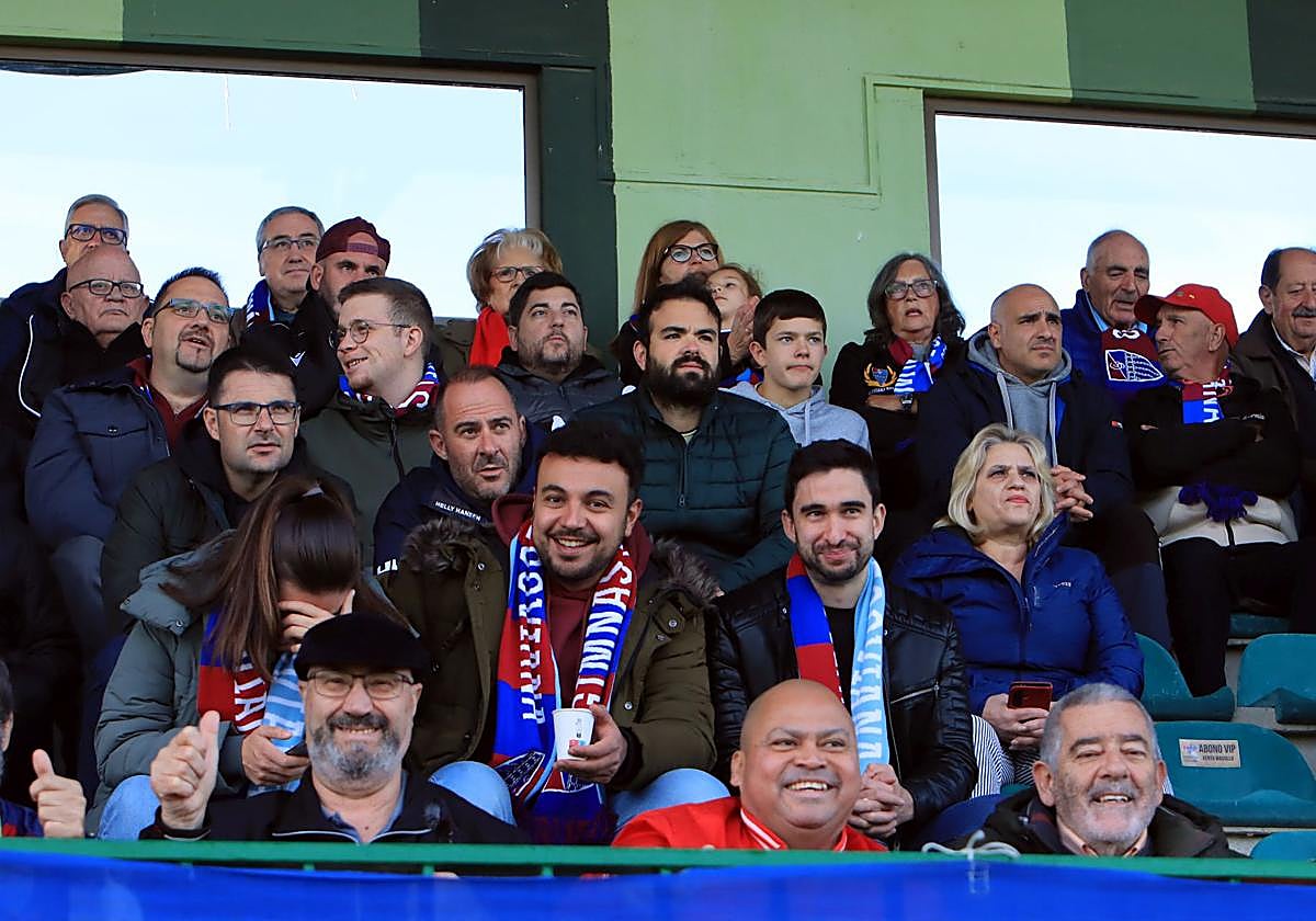 Búscate en las gradas de La Albuera durante el partido de la Segoviana