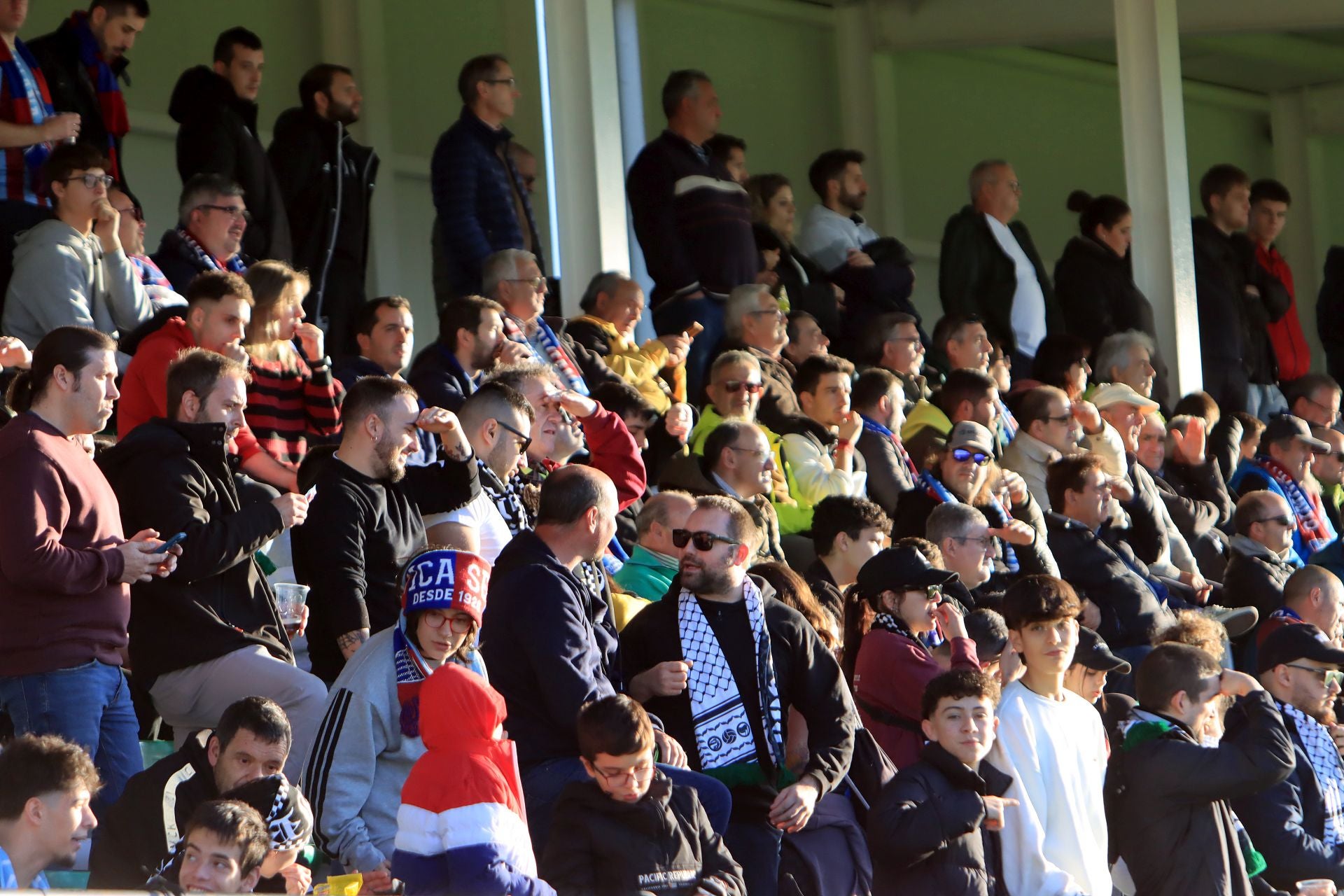 Búscate en las gradas de La Albuera durante el partido de la Segoviana