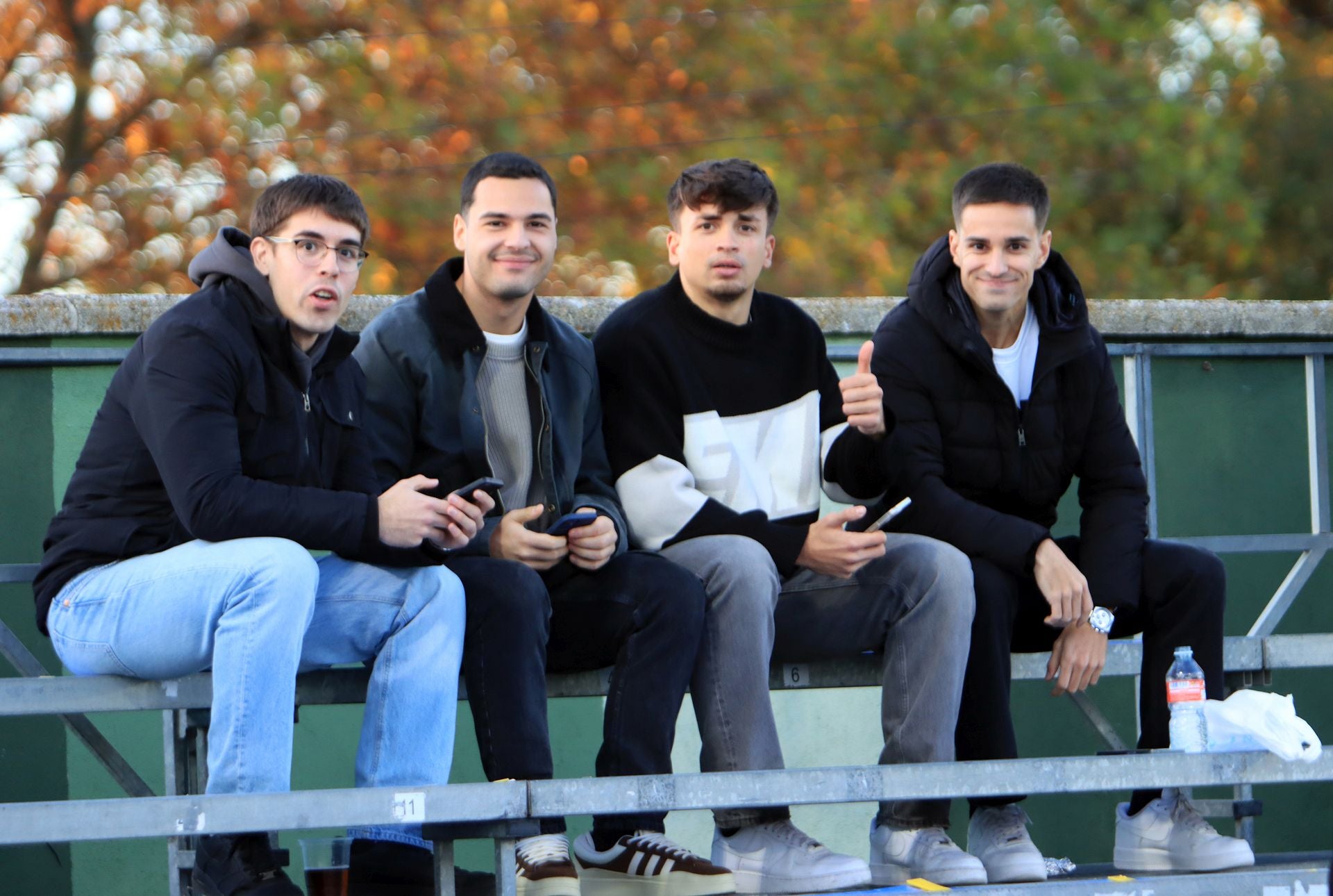 Búscate en las gradas de La Albuera durante el partido de la Segoviana