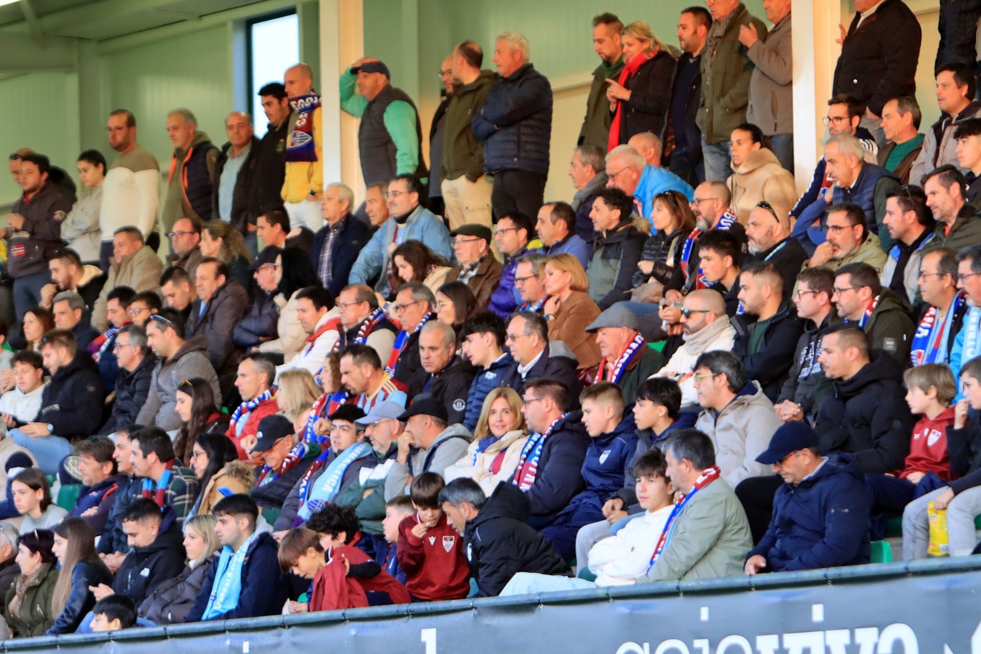 Búscate en las gradas de La Albuera durante el partido de la Segoviana