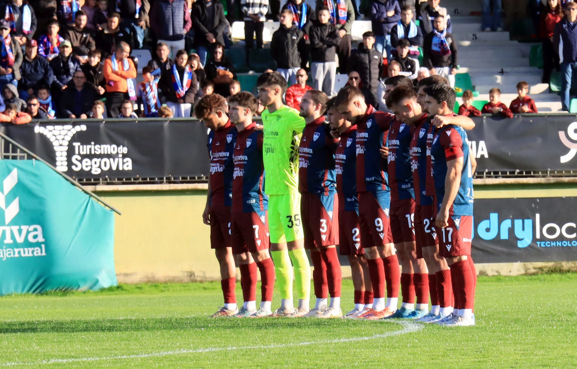 Fotos del partido entre la Segoviana y el Burgos Promesas