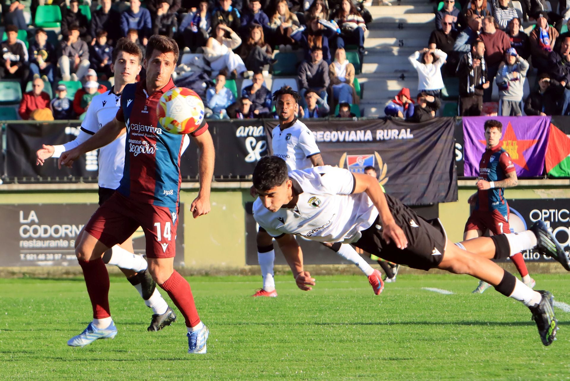 Fotos del partido entre la Segoviana y el Burgos Promesas