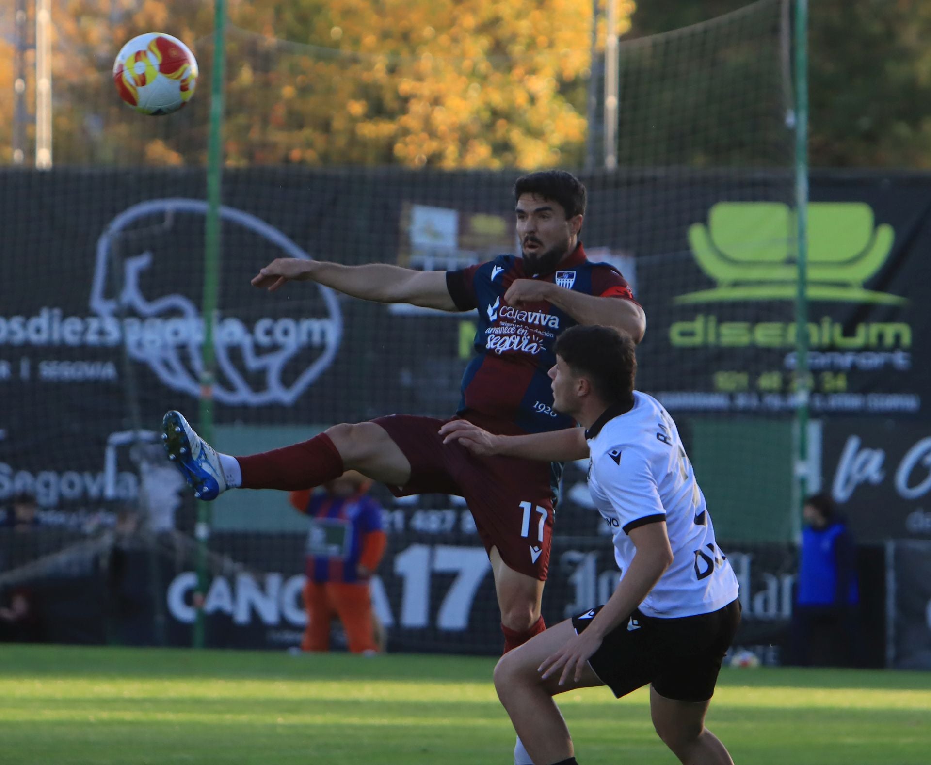 Fotos del partido entre la Segoviana y el Burgos Promesas