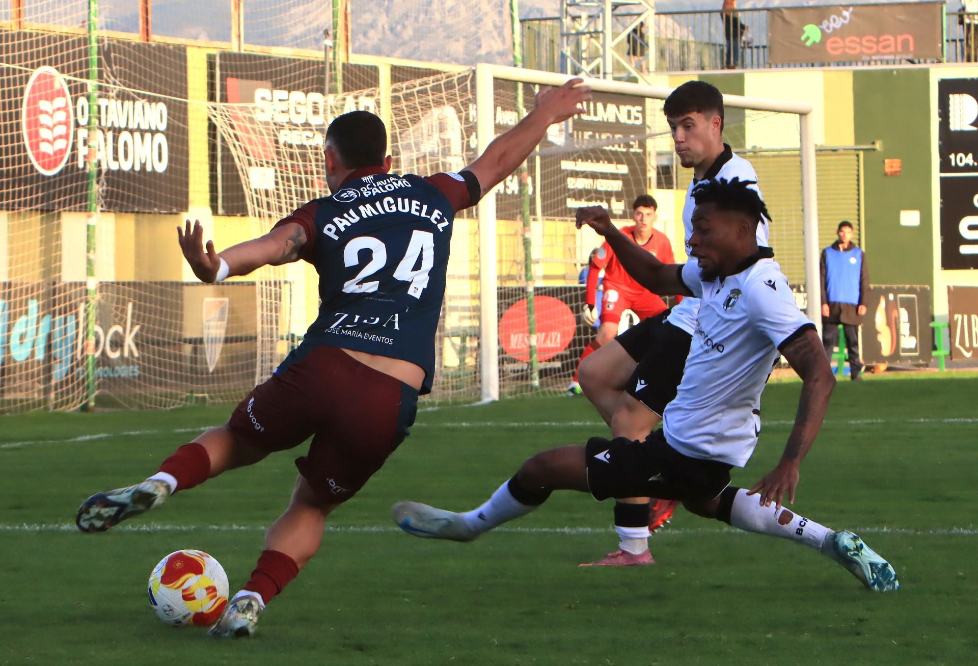 Fotos del partido entre la Segoviana y el Burgos Promesas