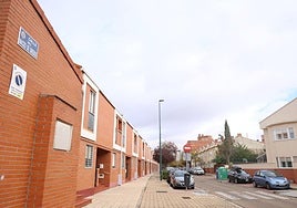 Chalés adosados en la calle Macizo de Gredos.