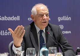 Josep Borrell durante su intervención en el Foro Económico de El Norte.
