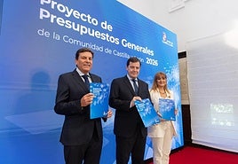Presentación del proyecto de presupuestos de la Junta con Alfonso Fernández Mañueco (centro), Carlos Fernández Carriedo y Maribel Campos.