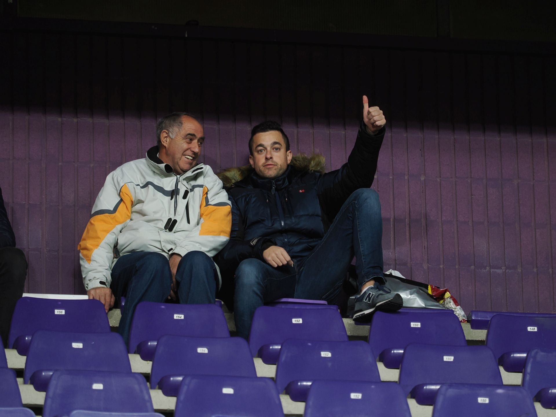 Búscate en la grada del estadio José Zorrilla (1/4)