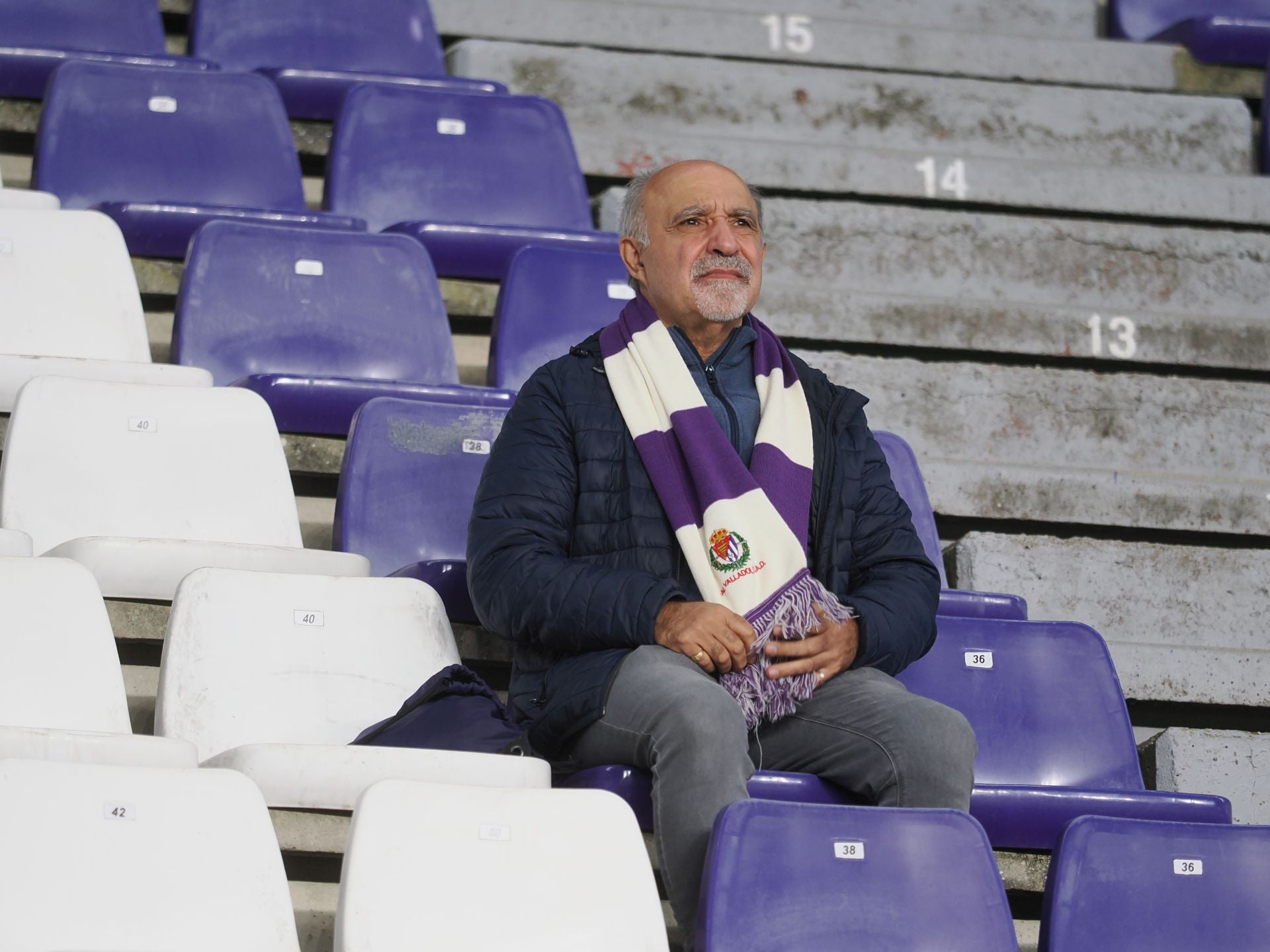 Búscate en la grada del estadio José Zorrilla (1/4)