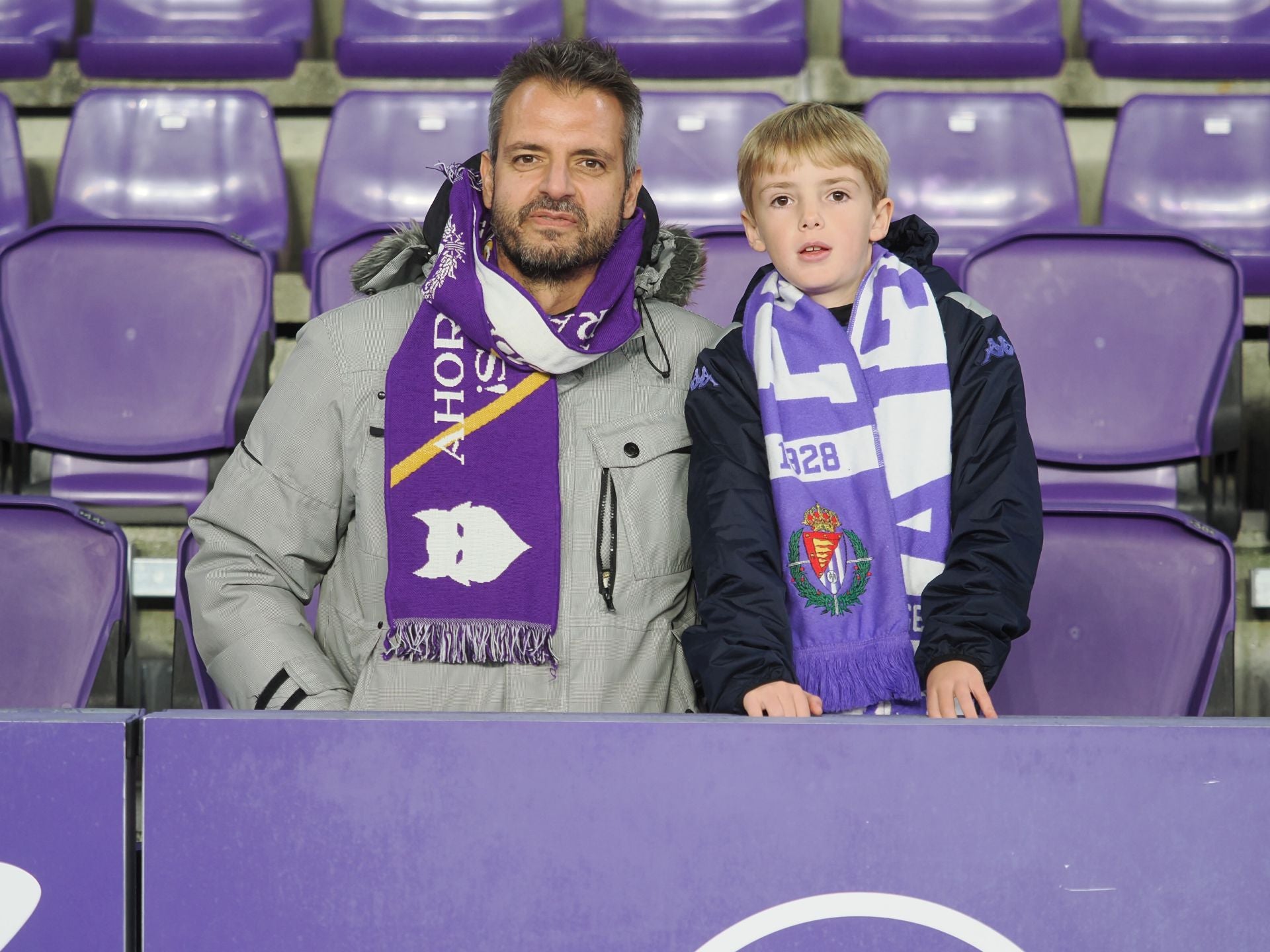 Búscate en la grada del estadio José Zorrilla (1/4)