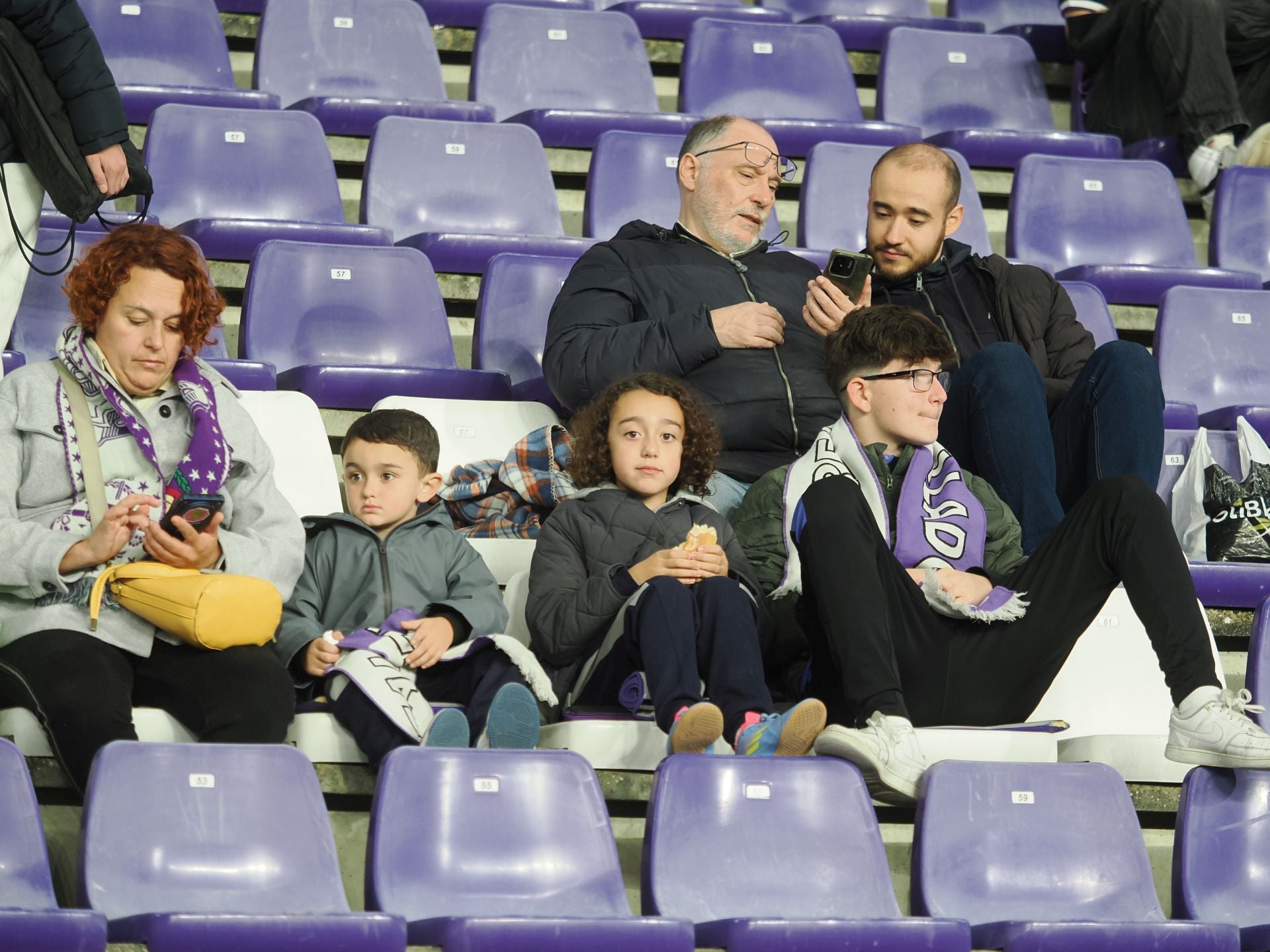 Búscate en la grada del estadio José Zorrilla (2/4)