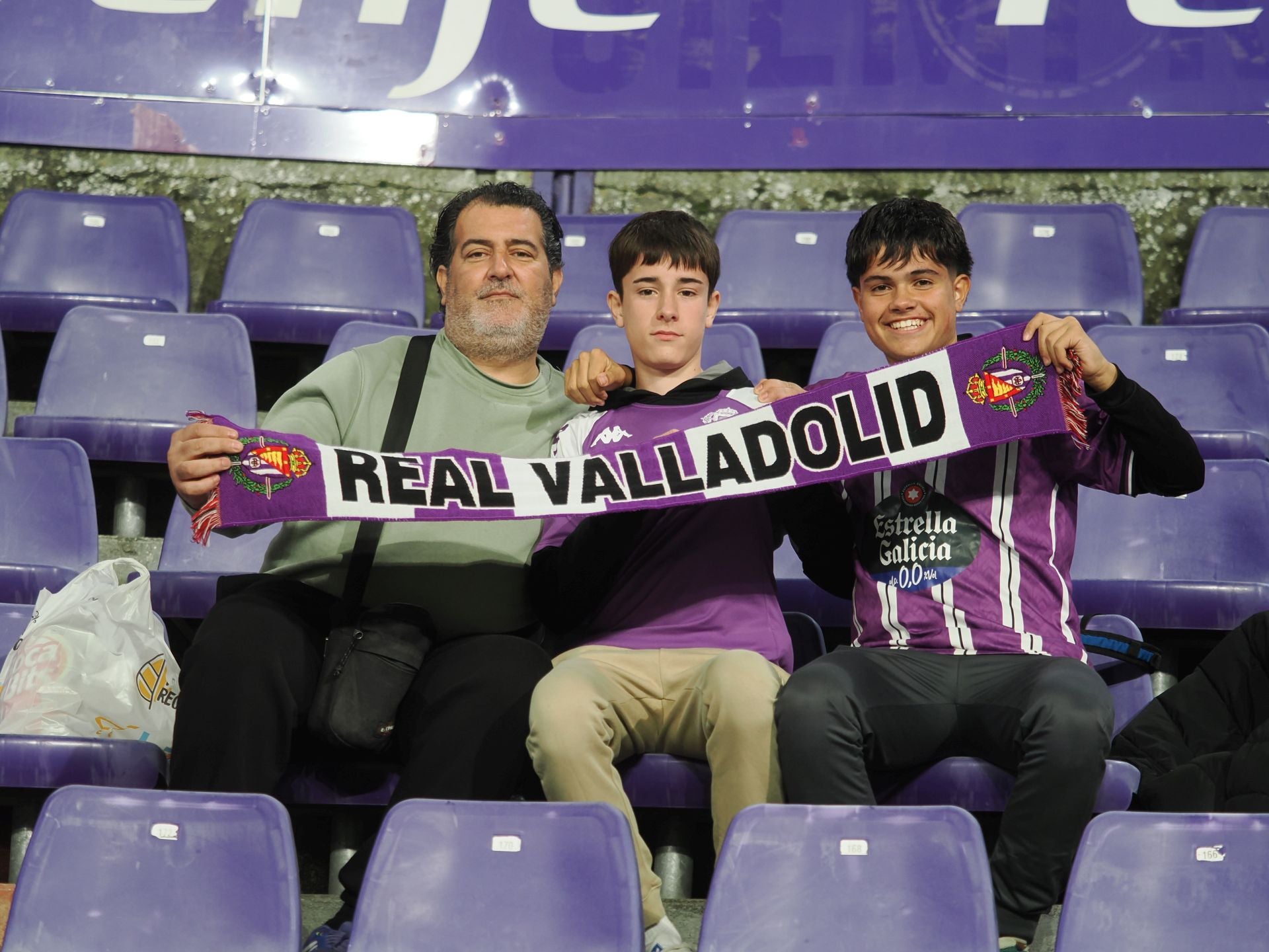 Búscate en la grada del estadio José Zorrilla (2/4)