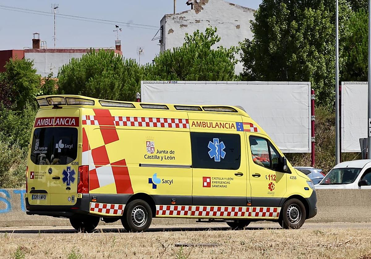 Una ambulancia de Sacyl en una imagen de archivo.