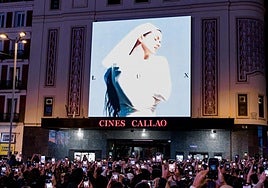 Rosalía presenta por sorpresa su nuevo disco 'Lux' en Callao.