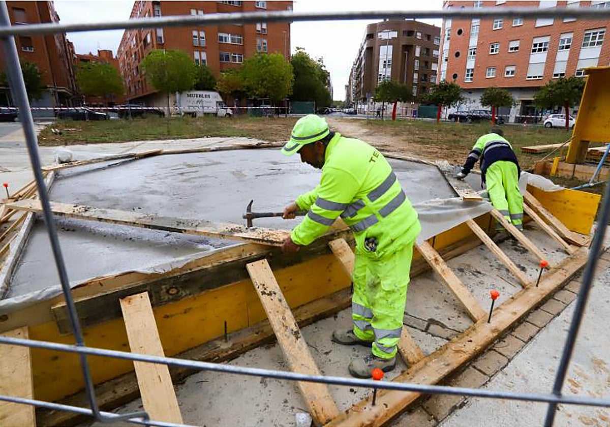 Obreros en obras de construcción  de viviendas.