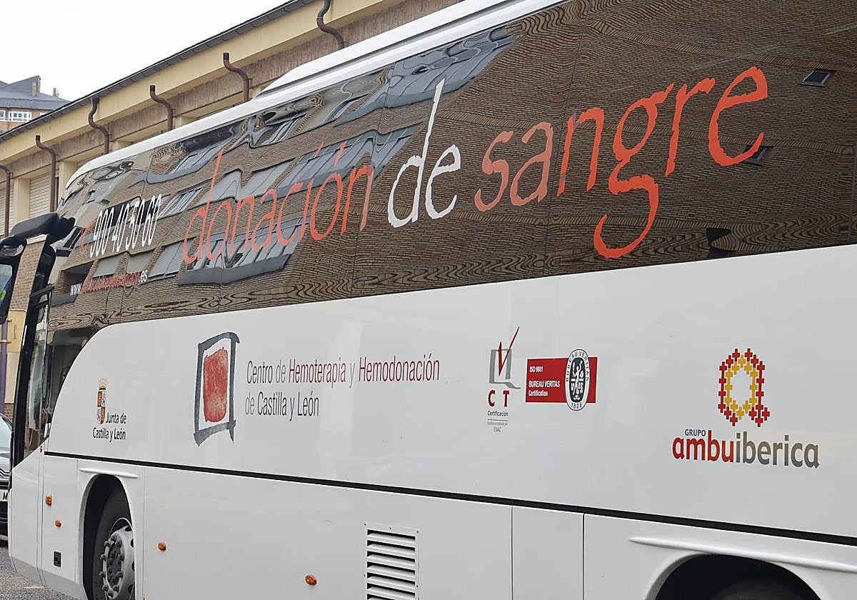 Un autobús de donantes de sangre, en una imagen de archivo.