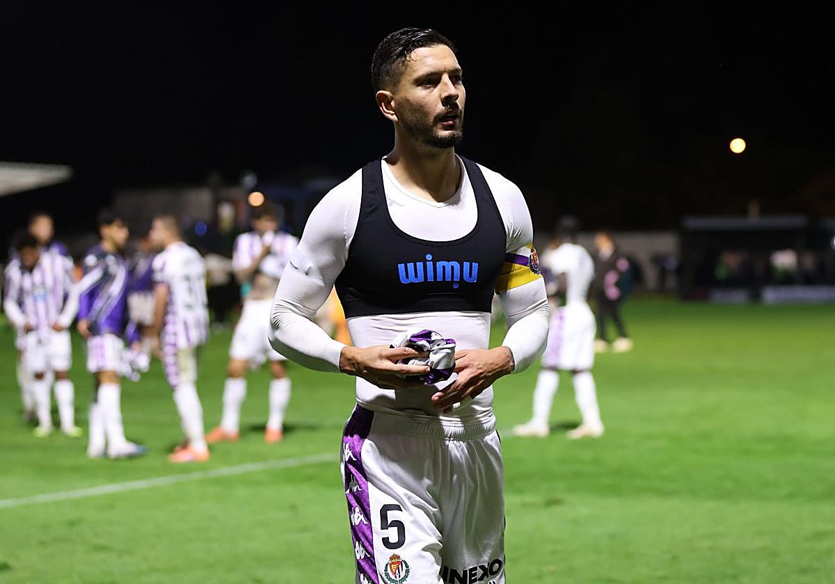 Javi Sánchez abandona el césped del estadio La Florida tras la eliminación copera.