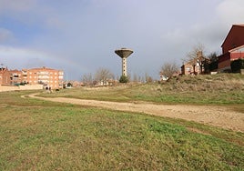 Zona junto al pirulí donde debe intervenir el Ayuntamiento de Segovia antes de que acabe 2025.