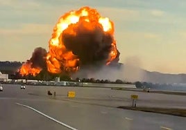 la explosión de un avión de la empresa UPS este martes, en el aeropuerto internacional de Muhammad Ali de Louisville, en Kentucky (EE.UU).