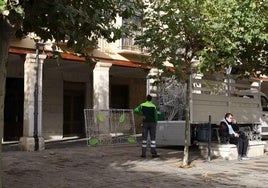 Palencia se acerca a la Navidad con la instalación de las luces